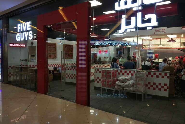 Pavilions for stores in shopping malls 3