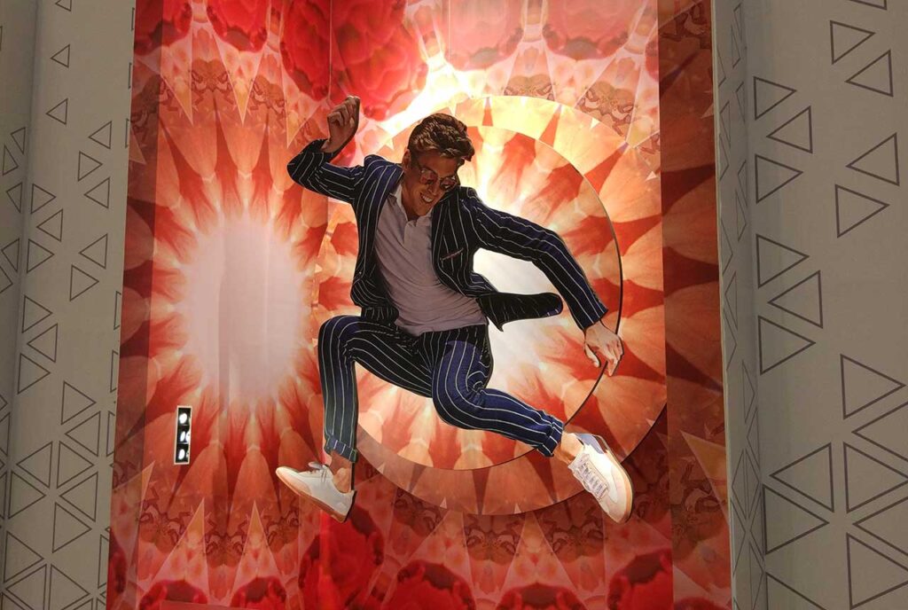 3-dimensional commercial figures