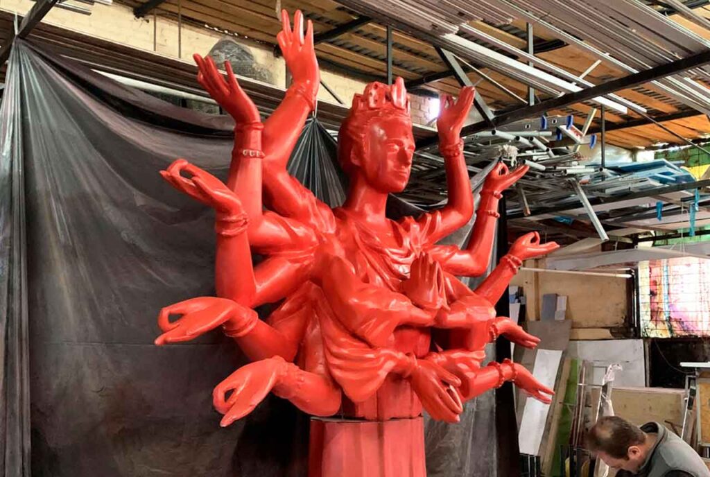 Store sculptured decorations