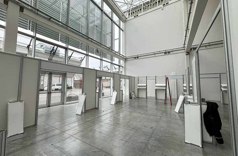 shell-scheme boothes at trade shows