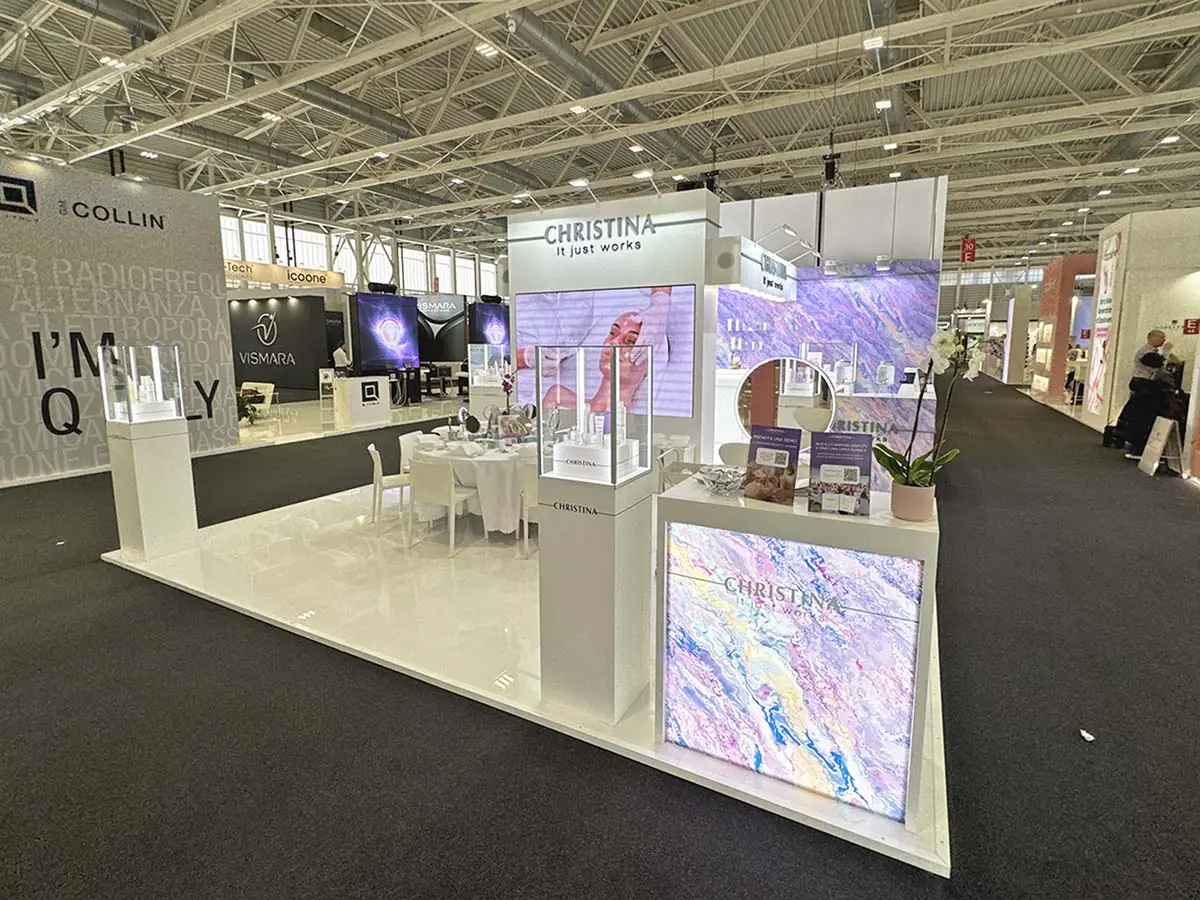 Custom corner and peninsula exhibition stand built by ESBAU