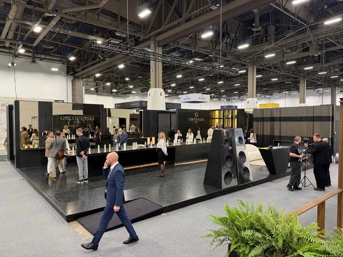 Large-format custom exhibition stand and brand environment by ESBAU