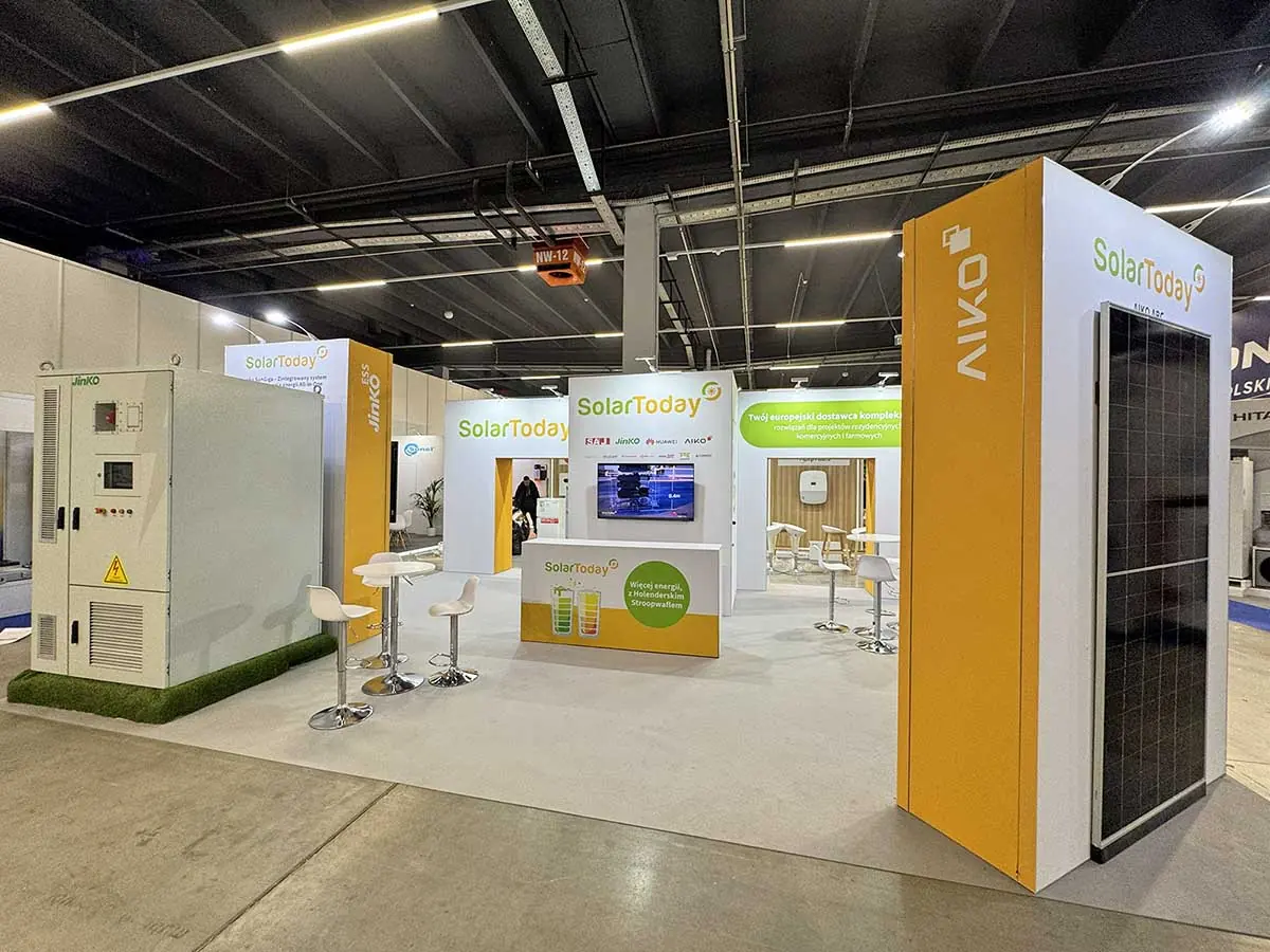 Stand modular de SolarToday en ENEX, Kielce, Polonia, de 48 m²